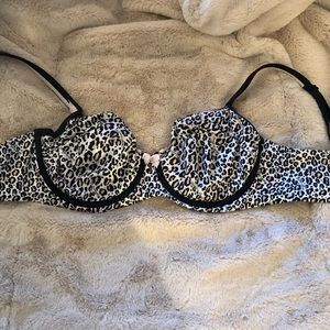 Victoria’s Secret leopardprint bra